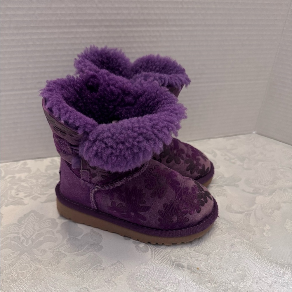 Ugg Bailey Button Boots Purple Flower Kids Size 9 Cozy Comfort